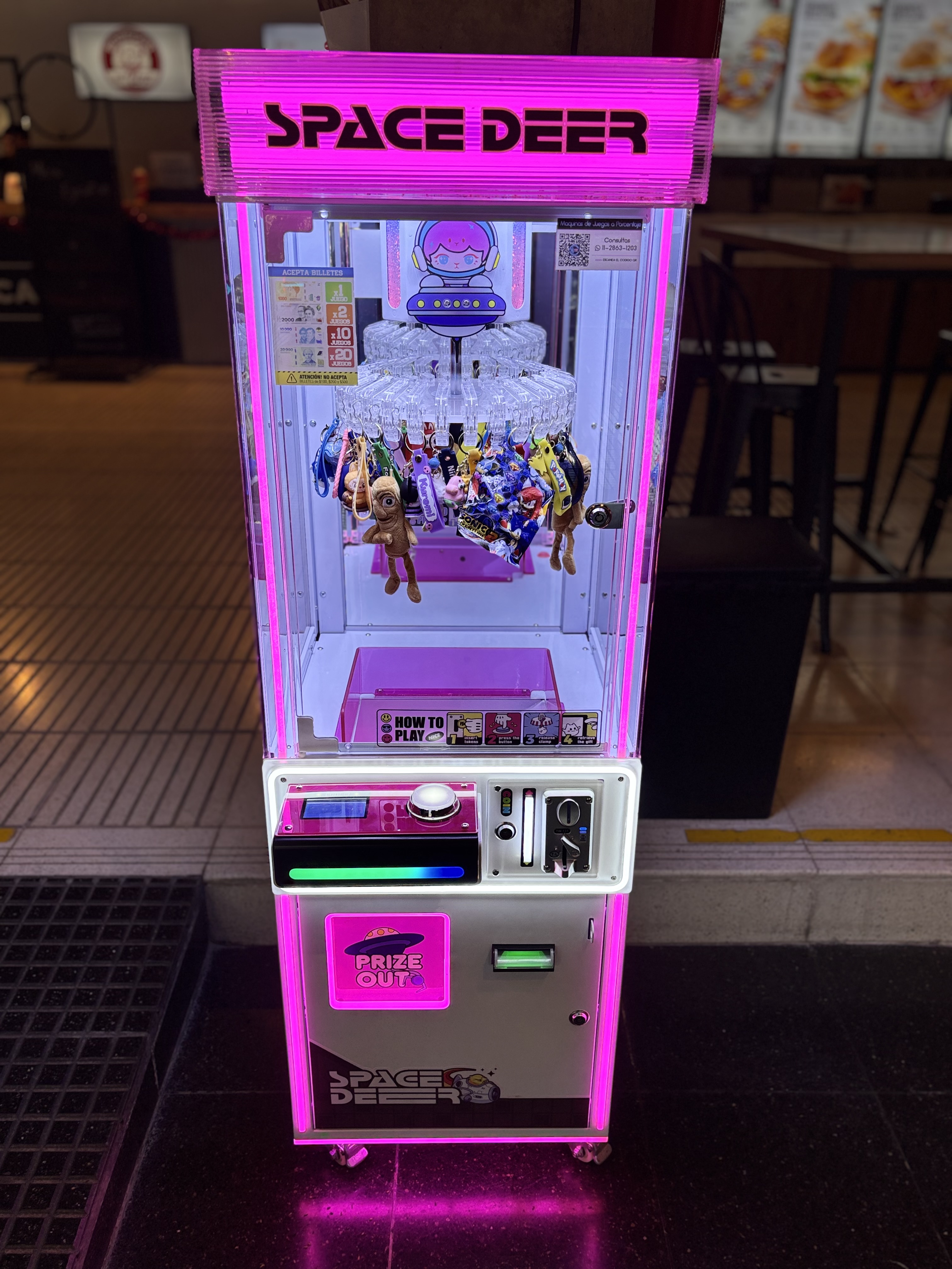 Máquina de peluches instalada en un centro comercial